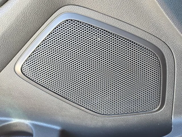 Used 2015 White Platinum Clearcoat Metallic Ford XLT image 20