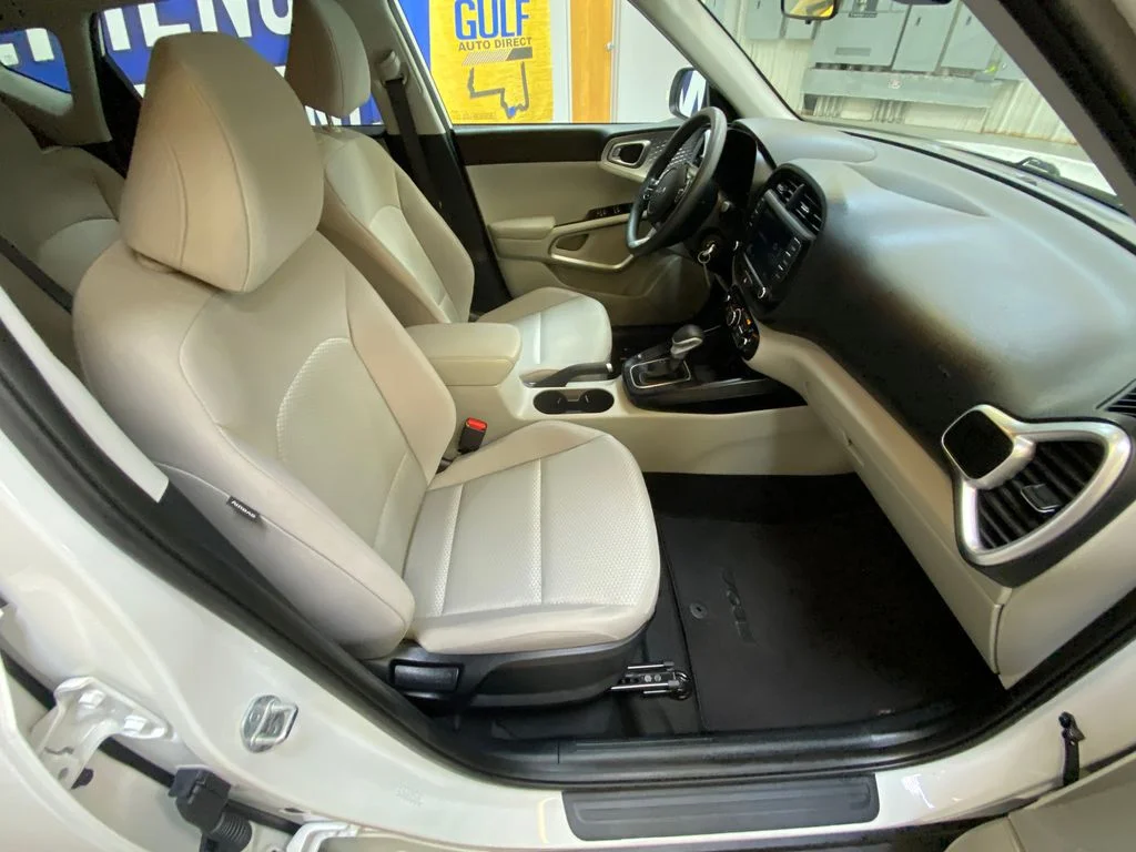 Used 2025 White Kia LX image 25