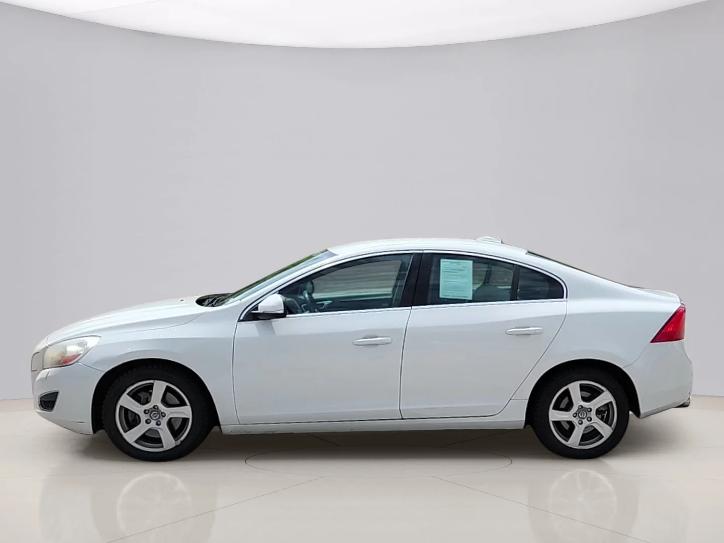 Used 2013 White Volvo T5 image 2