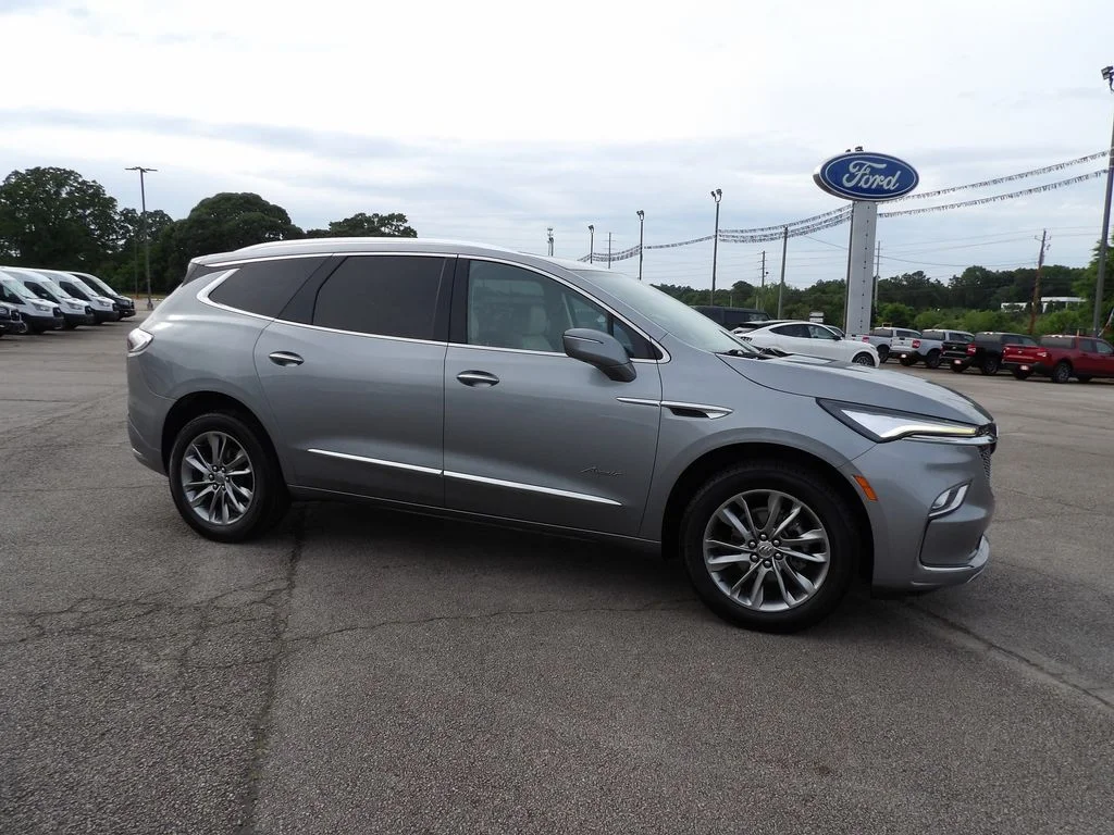 2024 Buick Enclave Avenir's photo