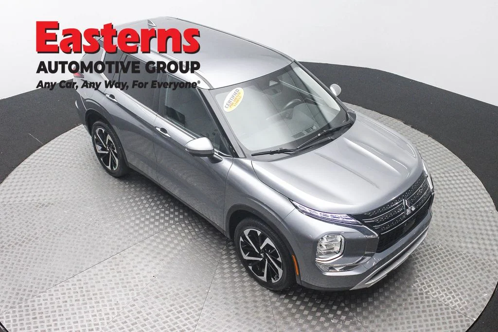 Used 2024 Gray Mitsubishi SE image 3