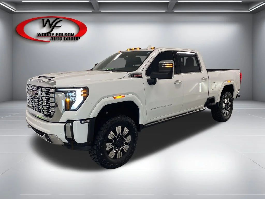 Used 2024 White GMC Denali image 3