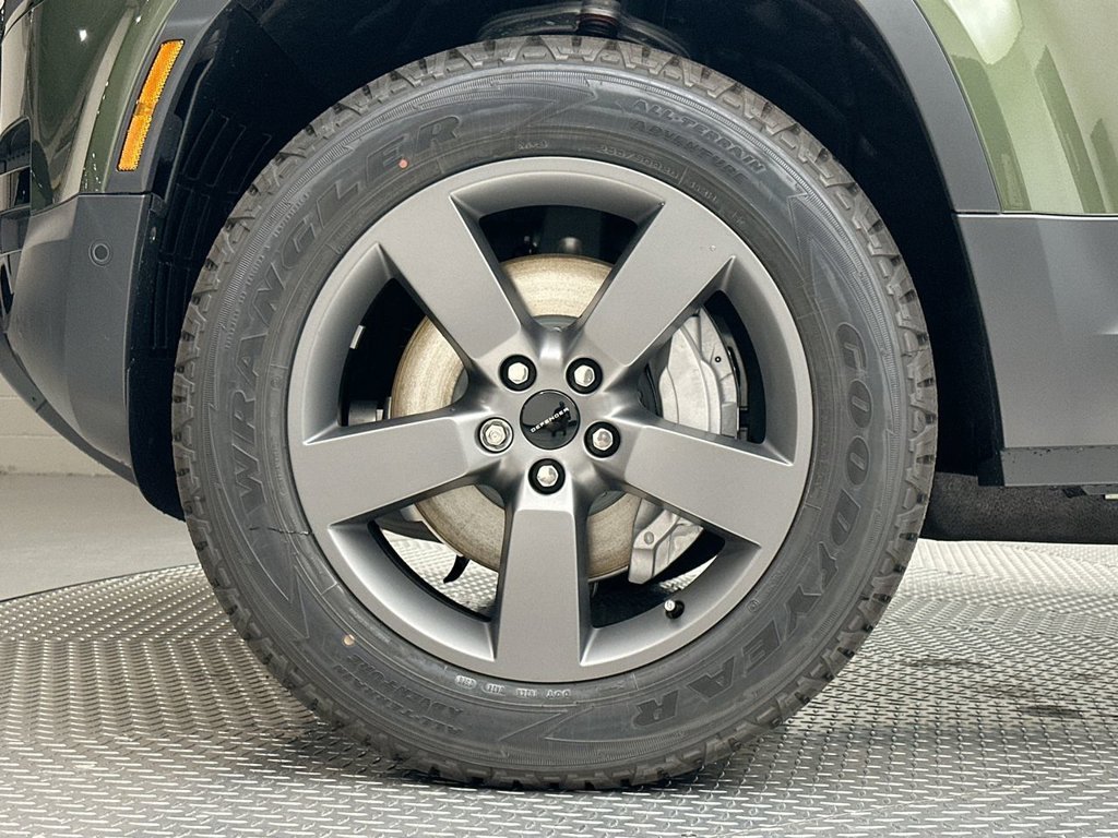 New 2026 Woolstone Green Land Rover S image 5