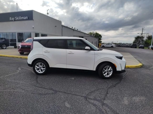 Used 2025 White Kia LX image 8