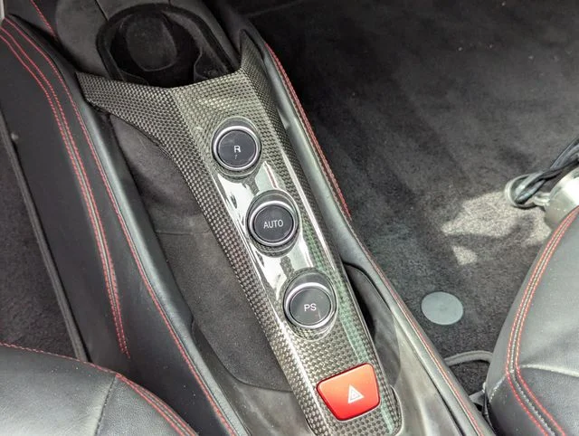 Used 2018  Ferrari Base image 41
