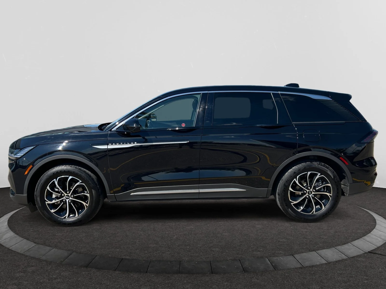 Used 2025 BLACK Lincoln PREMIERE AWD image 2