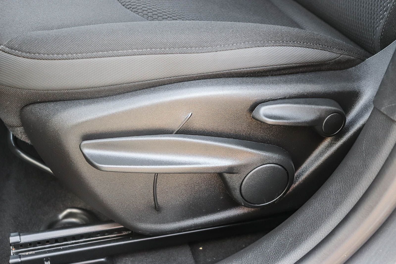 Used 2022 Graphite Gray Jeep Altitude image 27
