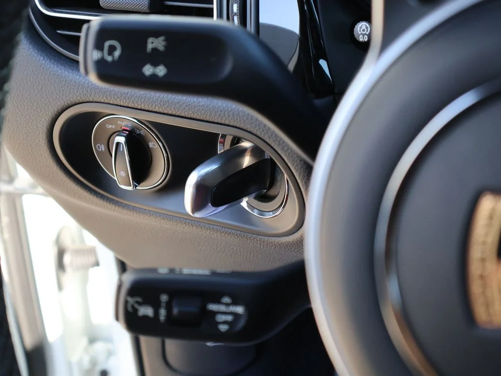 Used 2020  Porsche Base image 32