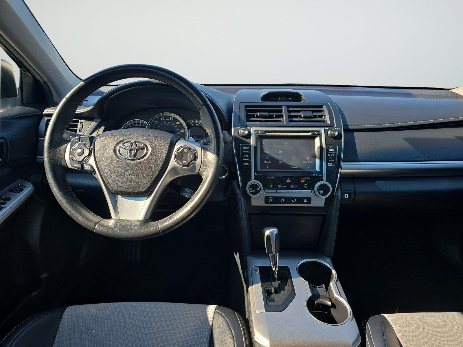 Used 2014 Super White Toyota SE V6 image 9
