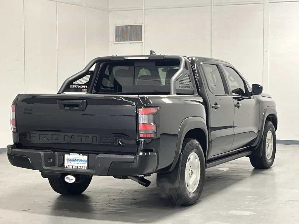 Used 2024 Super Black Nissan SV Crew Cab Hardbody Package image 8