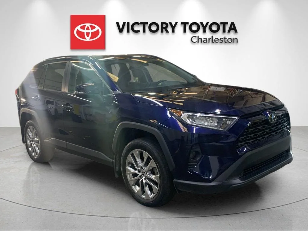Used 2021  Toyota XLE Premium image 5