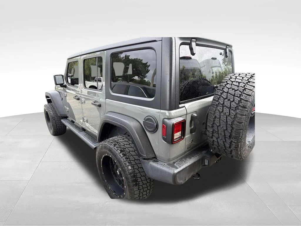Used 2018 Gray Jeep Unlimited Sport image 15