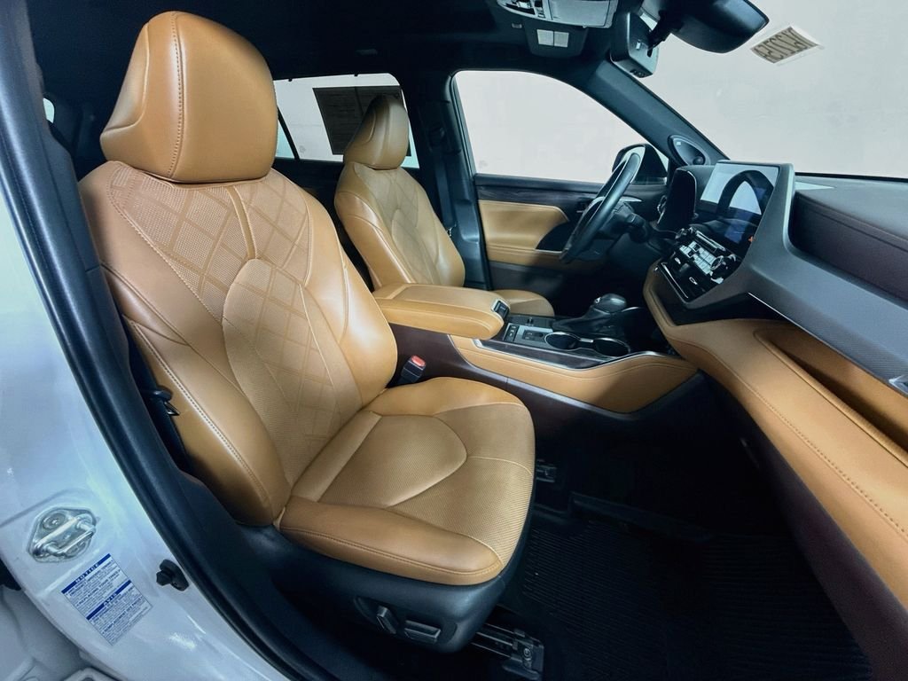 Used 2022 Wind Chill Pearl Toyota Hybrid Platinum image 29