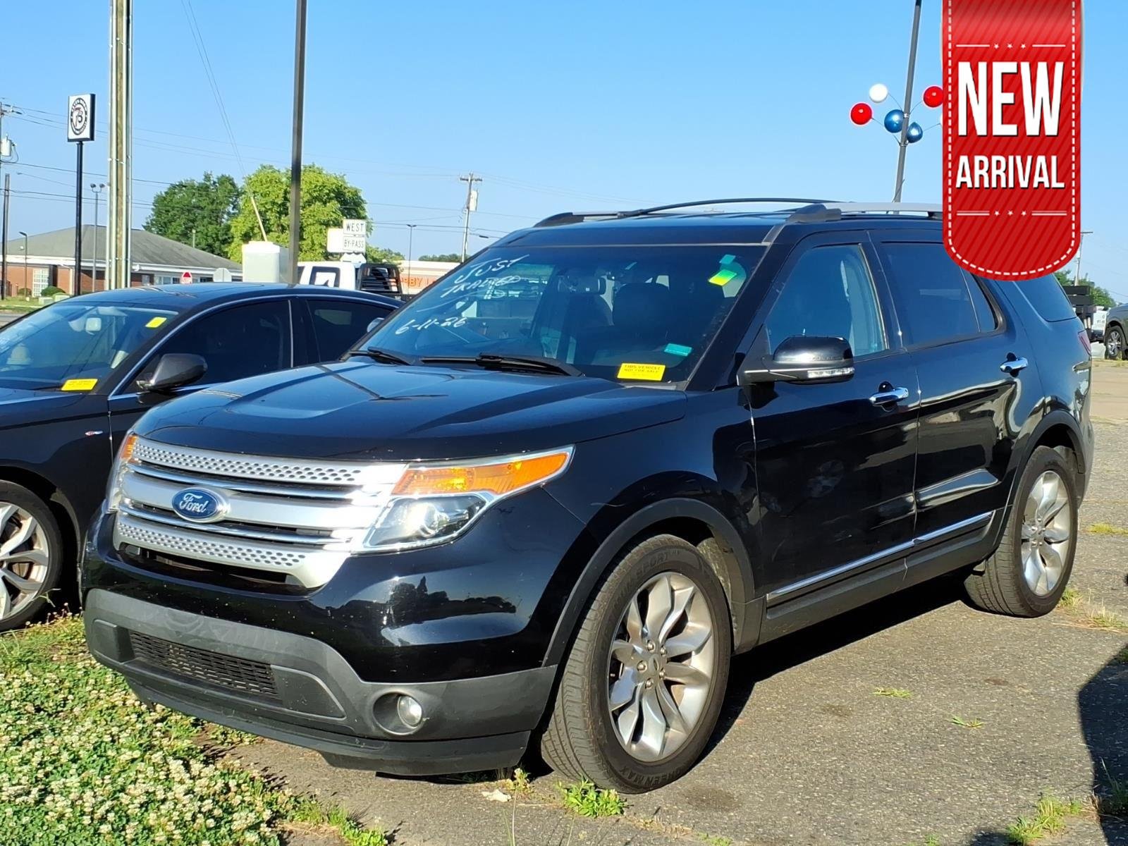 Used 2015 White Platinum Metallic Tri-Coat Ford XLT image 1