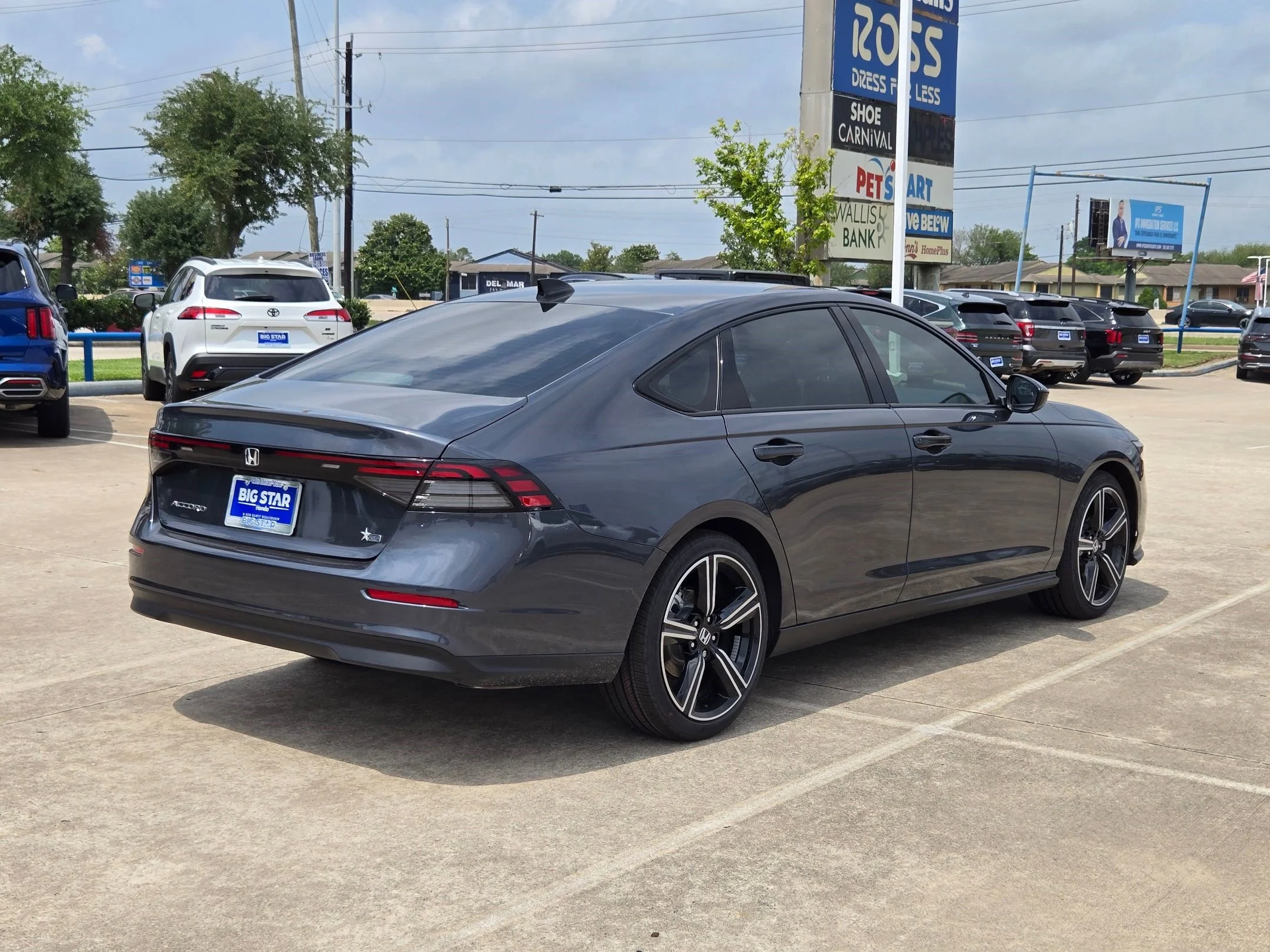 New 2026 Meteorite Gray Metallic Honda SE image 4