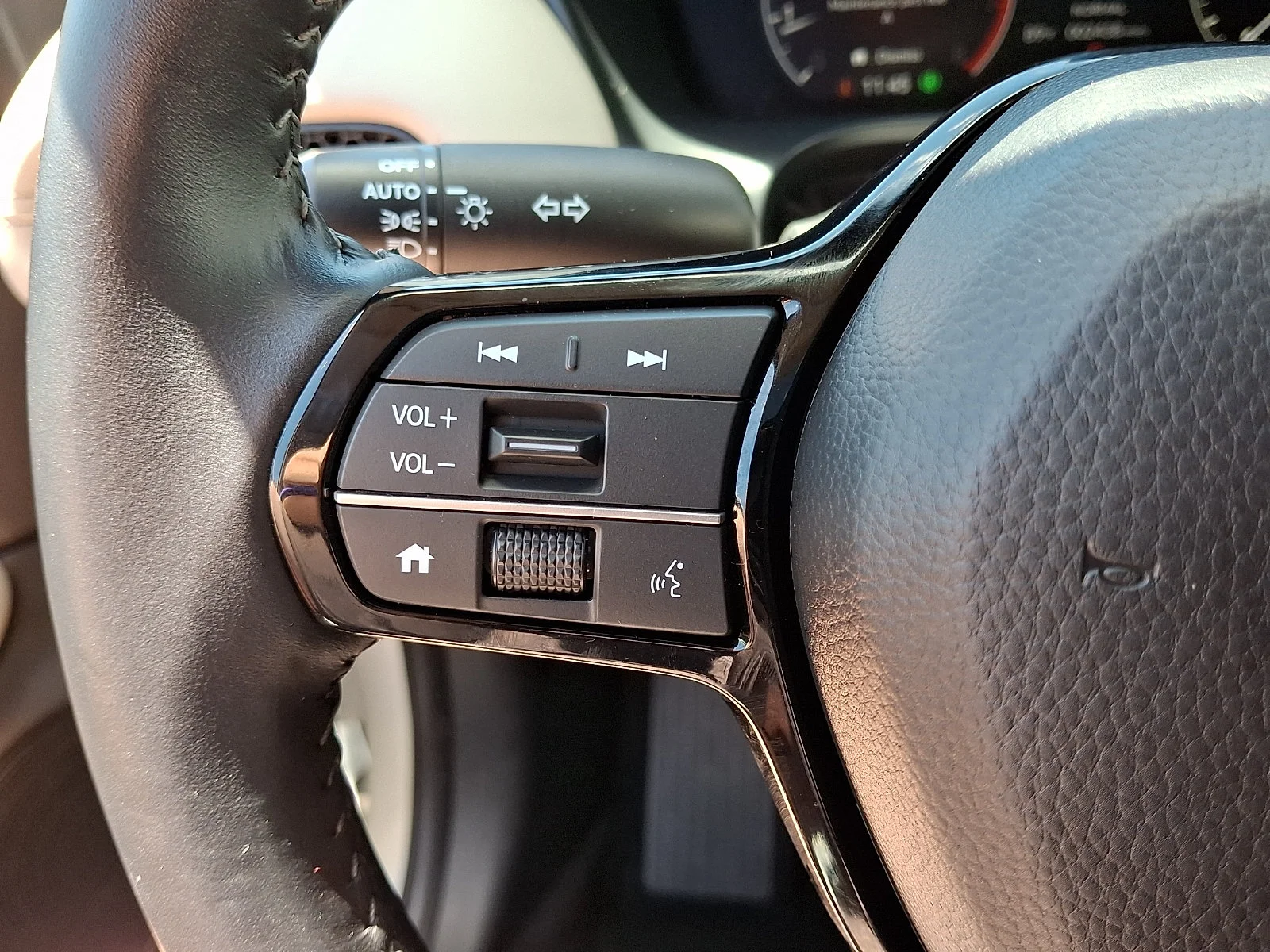 Used 2025 Platinum White Pearl Honda EX-L image 19