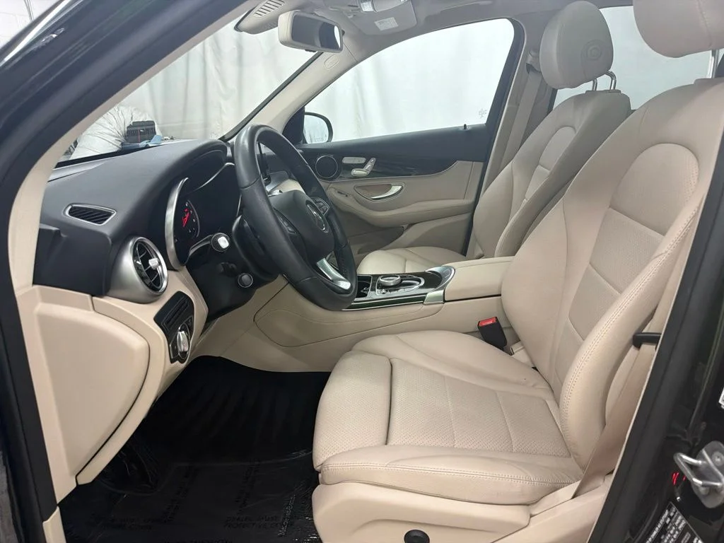 Used 2018  Mercedes-Benz GLC 300 image 12