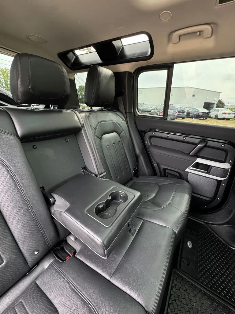 Used 2022 Santorini Black Metallic Land Rover SE image 25