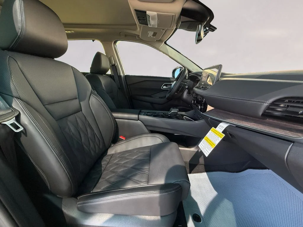 New 2026 Gray Nissan Platinum image 17