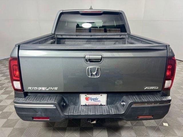 Certified Used 2017 Forest Mist Metallic Honda RTL image 3