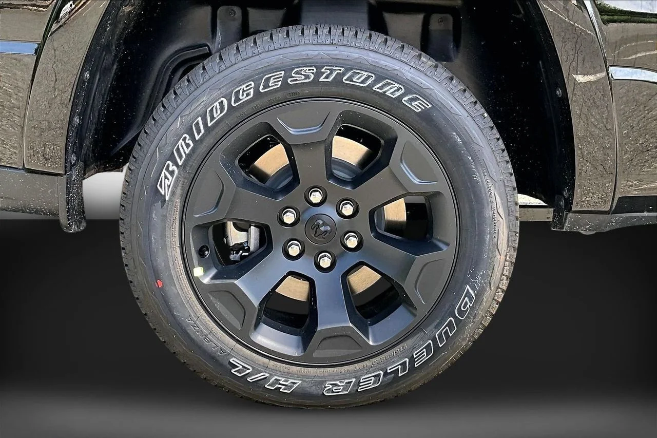 New 2026 Diamond Black Crystal Pearlcoat RAM Big Horn/Lone Star image 32
