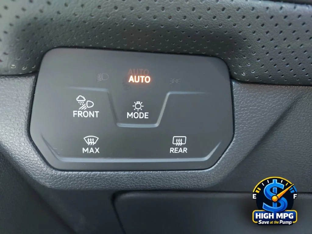 Used 2025 Black Volkswagen 2.0T SE w/Technology image 9