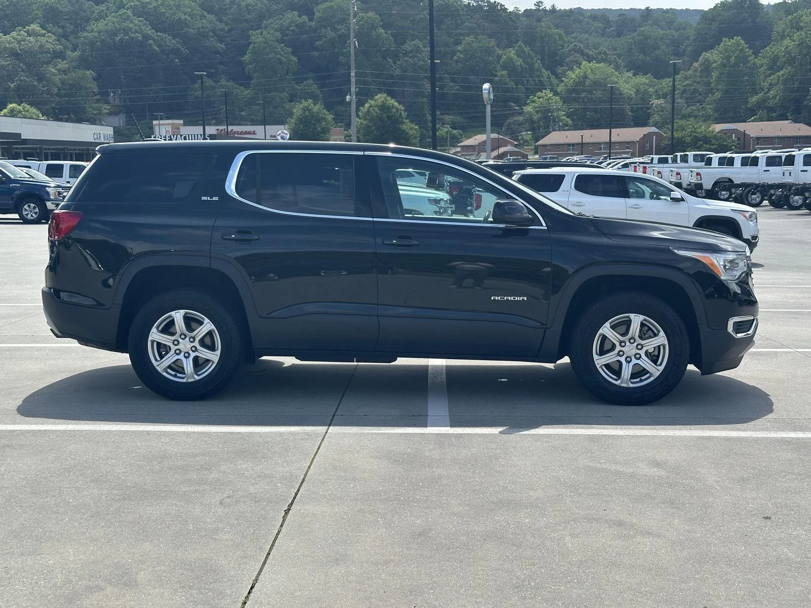 Used 2019 Ebony Twilight Metallic GMC SLE image 8