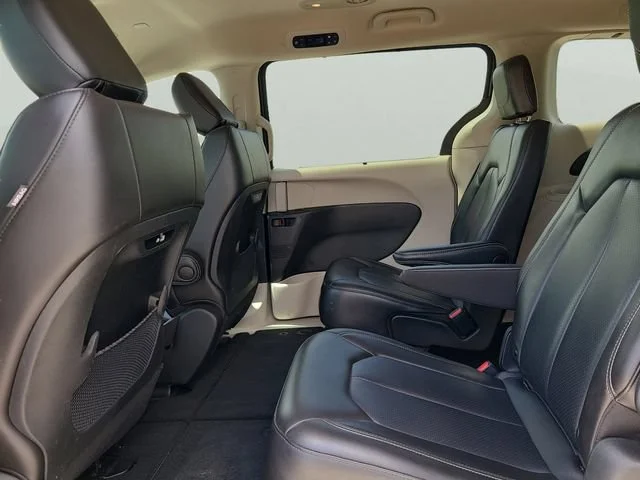 Used 2023 Gray Chrysler Touring L image 8
