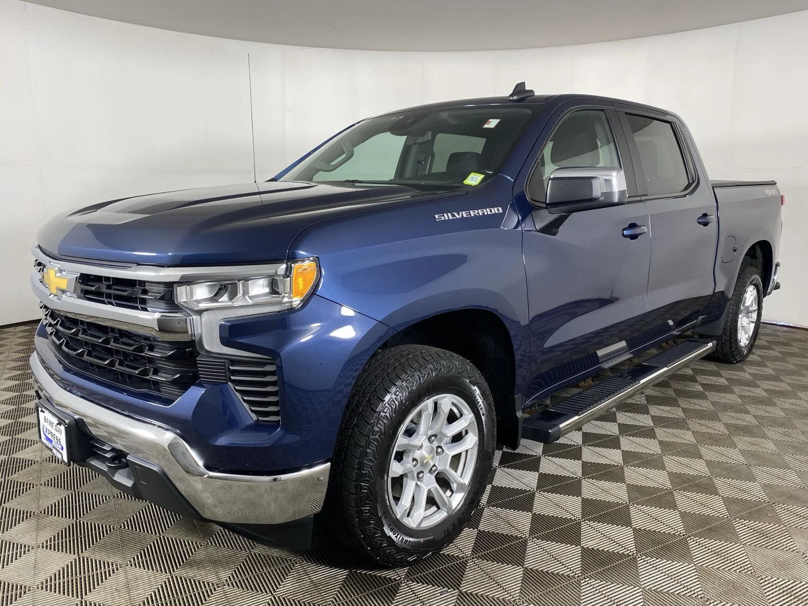 Used 2022 Northsky Blue Metallic Chevrolet LT image 3