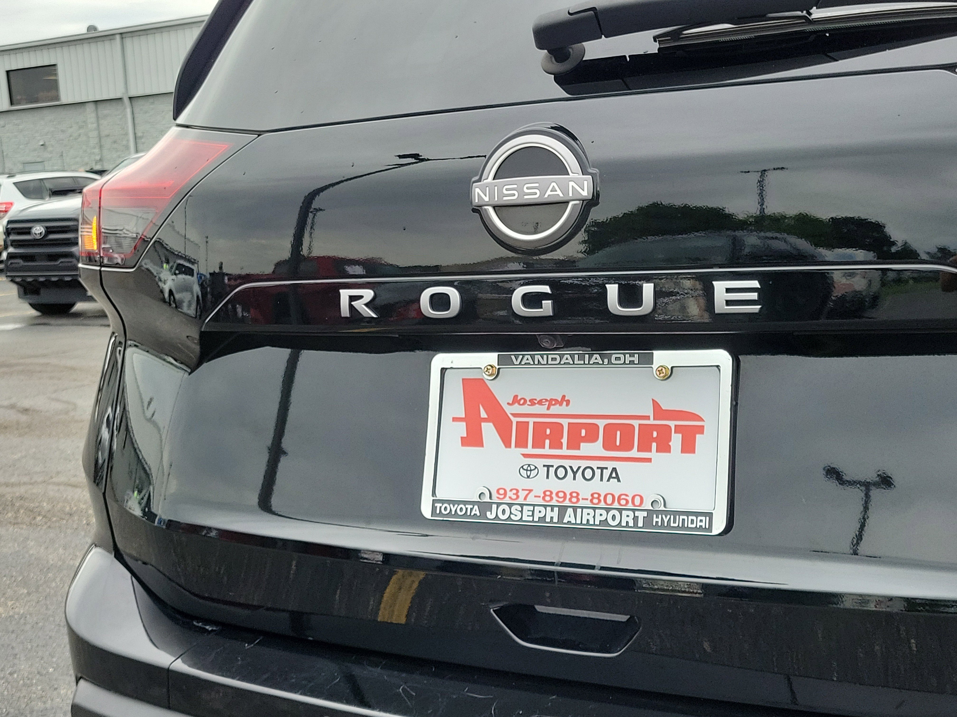 Used 2025 Super Black Nissan SV image 6
