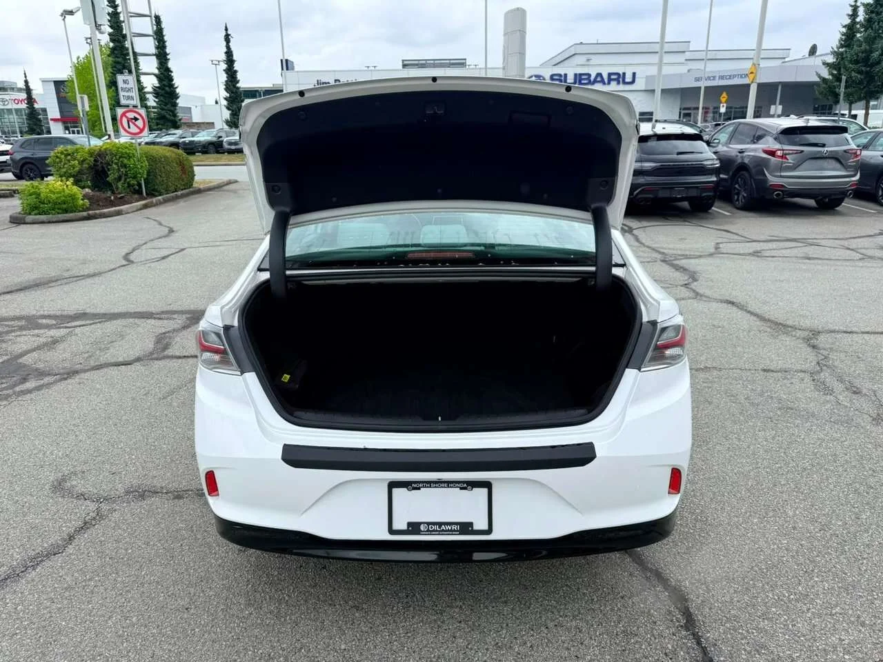 Used 2019 Hyper White Hyundai Hybrid Preferred Dilawri Certified   Local BC   Cl image 15