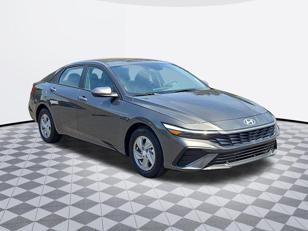 New 2026 Gray Hyundai SE image 8