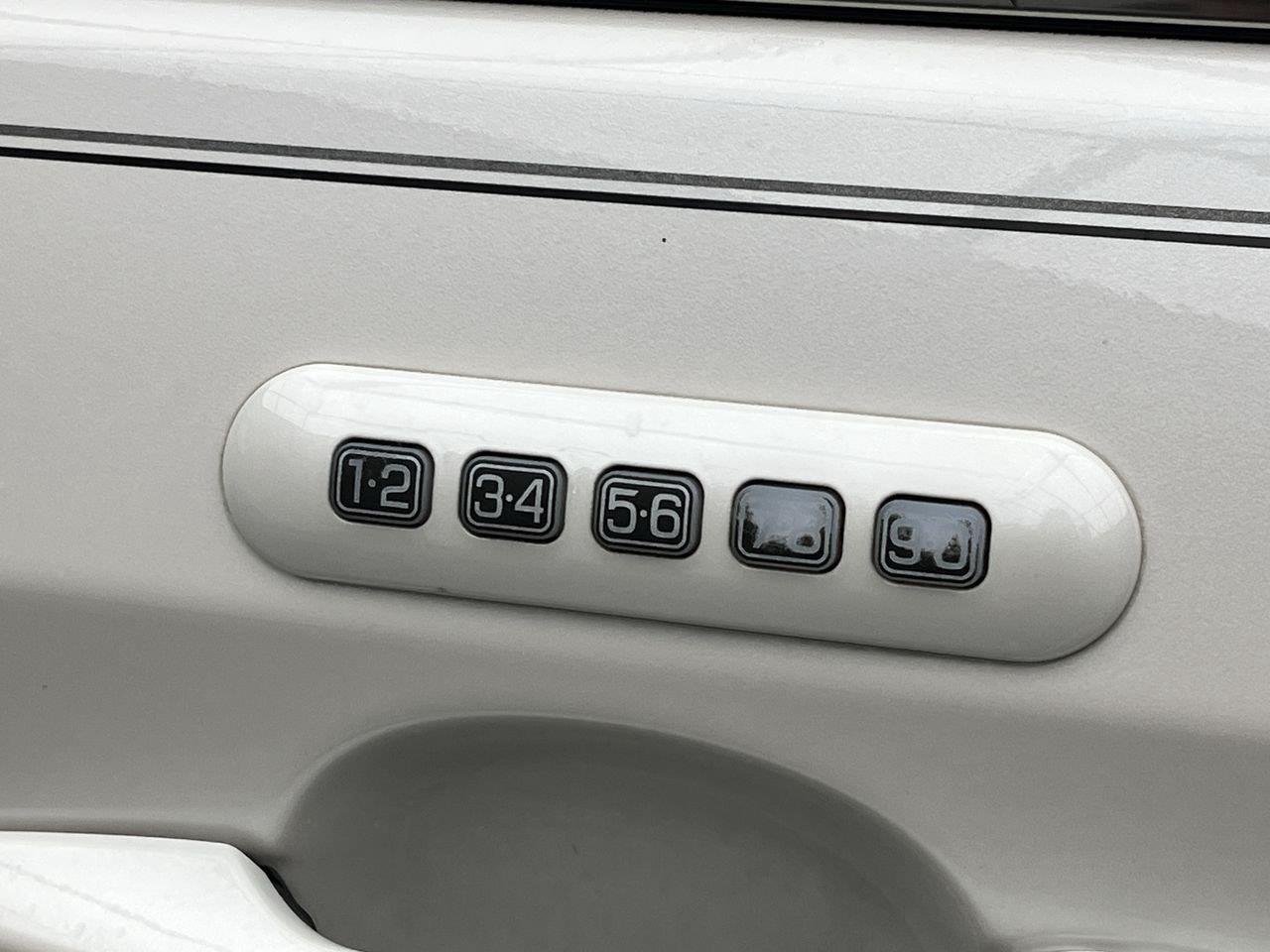 Used 2014 White Platinum Metallic Tri-Coat Ford Limited image 8