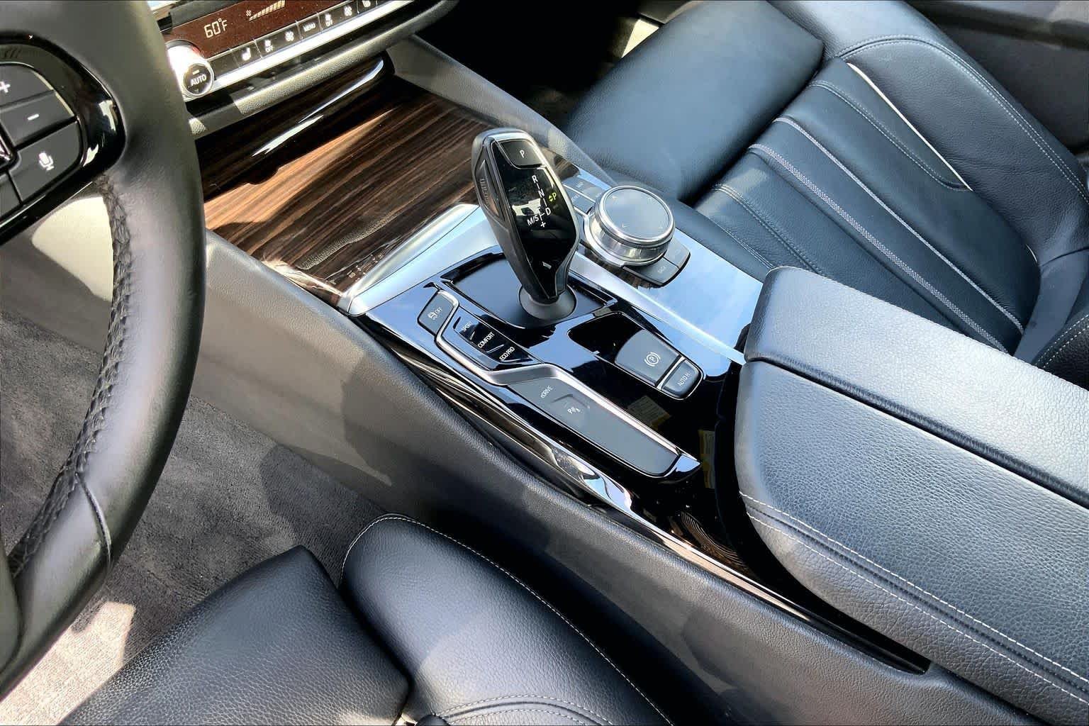 Used 2018 Black Sapphire Metallic BMW 530e xDrive iPerformance image 15