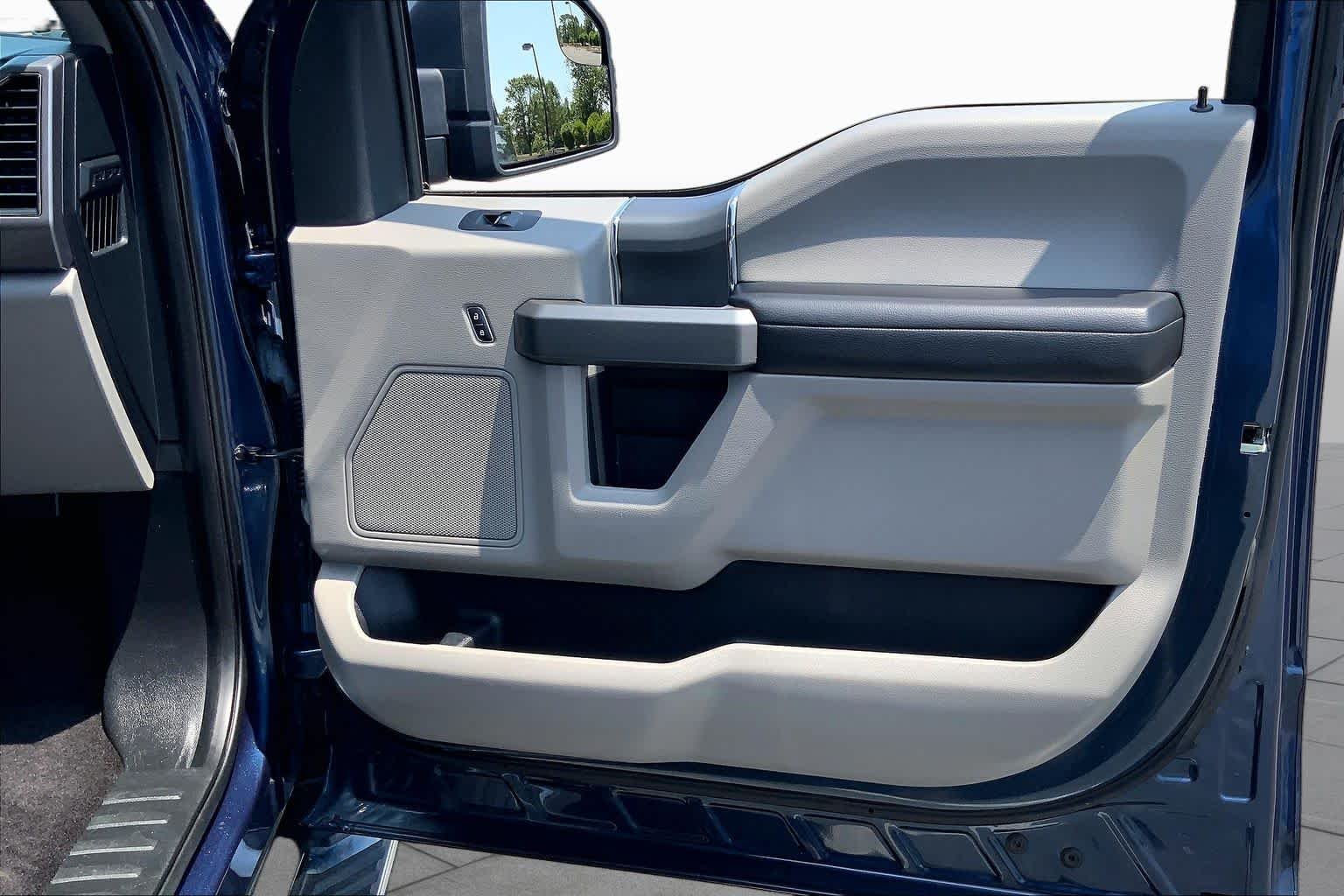 Used 2017 Blue Jeans Metallic Ford XLT image 21