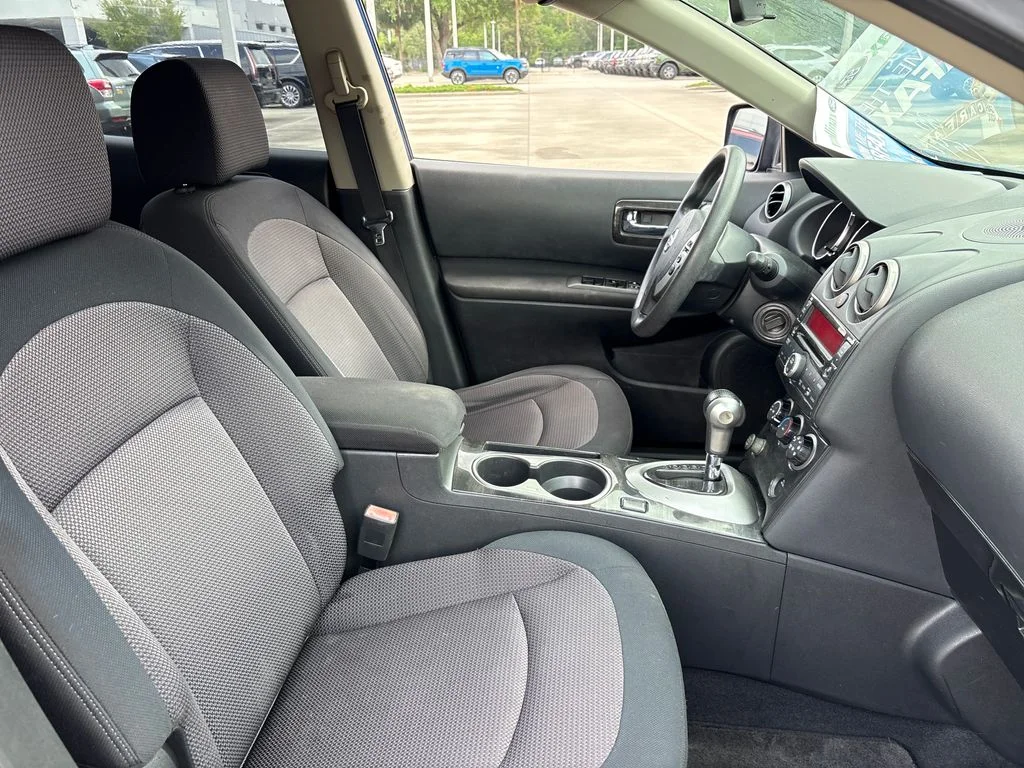 Used 2009 Blue Nissan SL image 31