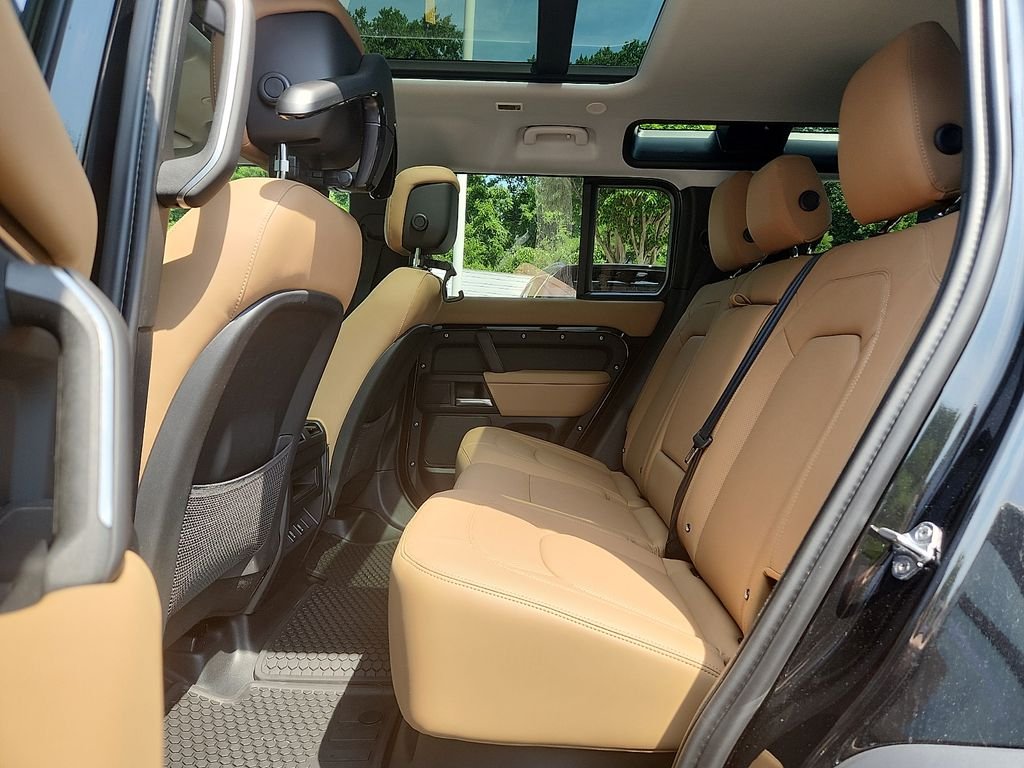Used 2026 Santorini Black Metallic Land Rover S image 10