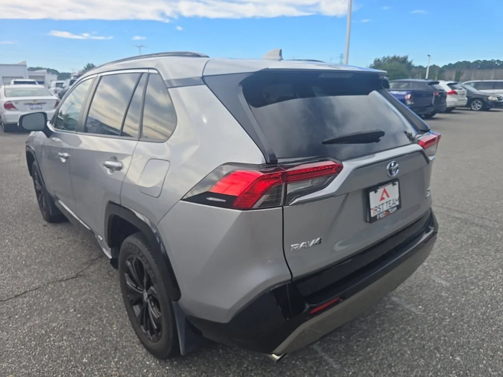 Used 2022 Silver Toyota SE image 7