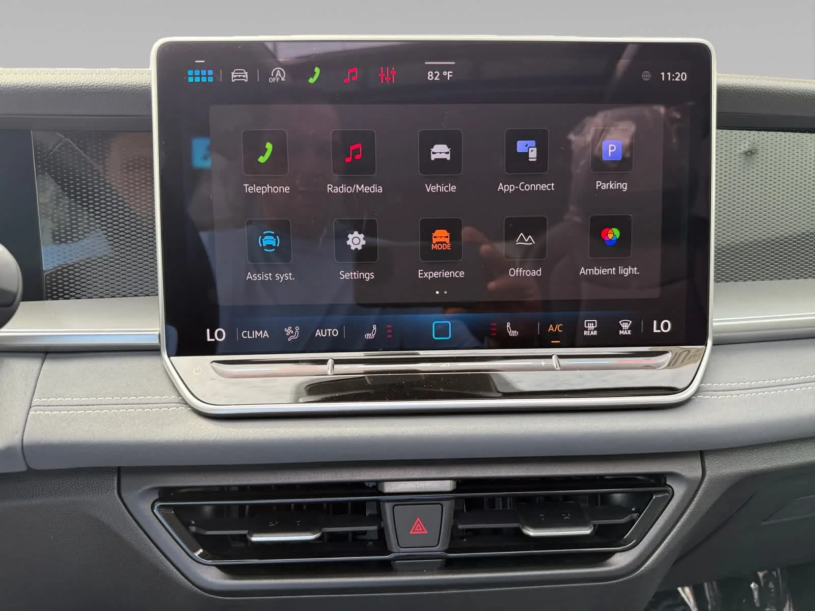 2026 Volkswagen Tiguan SE - Photo 14
