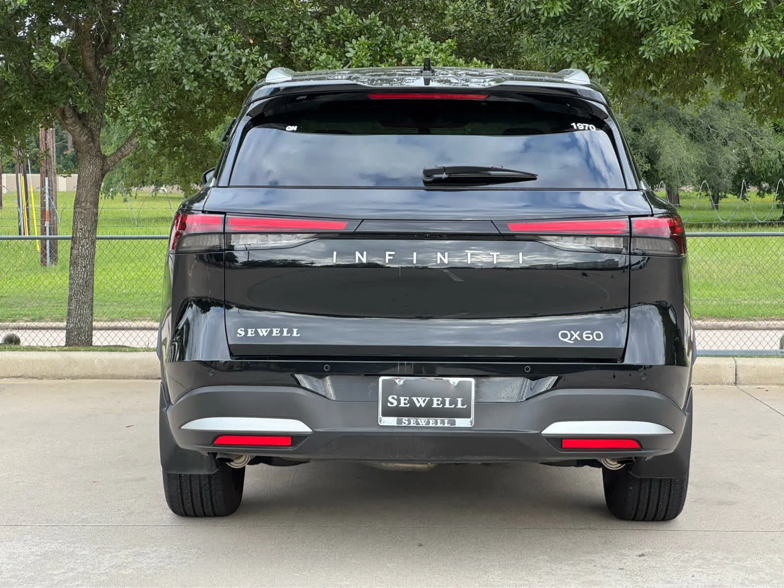 Certified Used 2026 Mineral Black INFINITI LUXE image 7