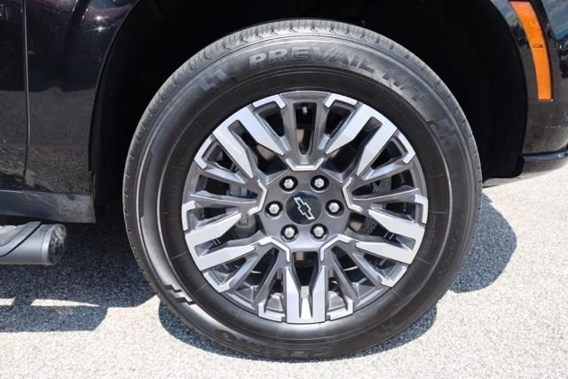 Used 2025 Black Chevrolet Z71 image 10