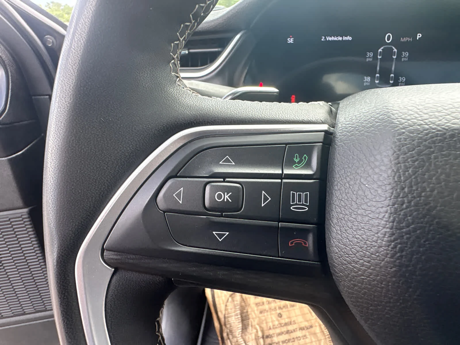 Used 2023 Diamond Black Crystal Pearlcoat Jeep Altitude X image 23
