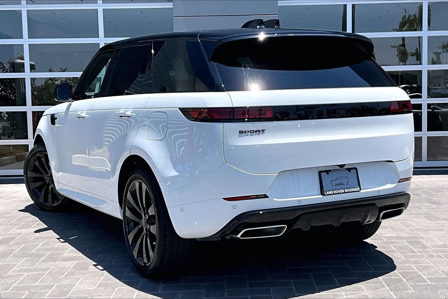 New 2026 White Land Rover Dynamic SE image 3