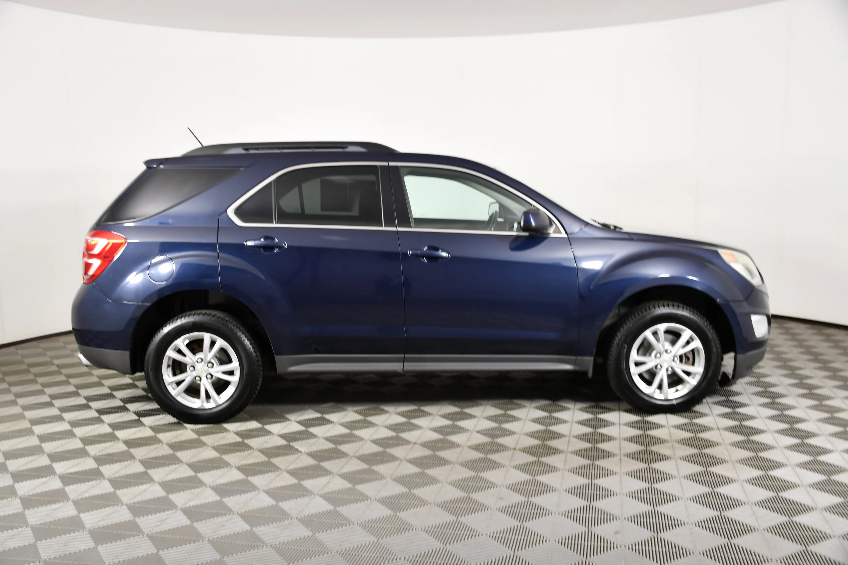 Used 2016 Blue Velvet Metallic Chevrolet LT image 5