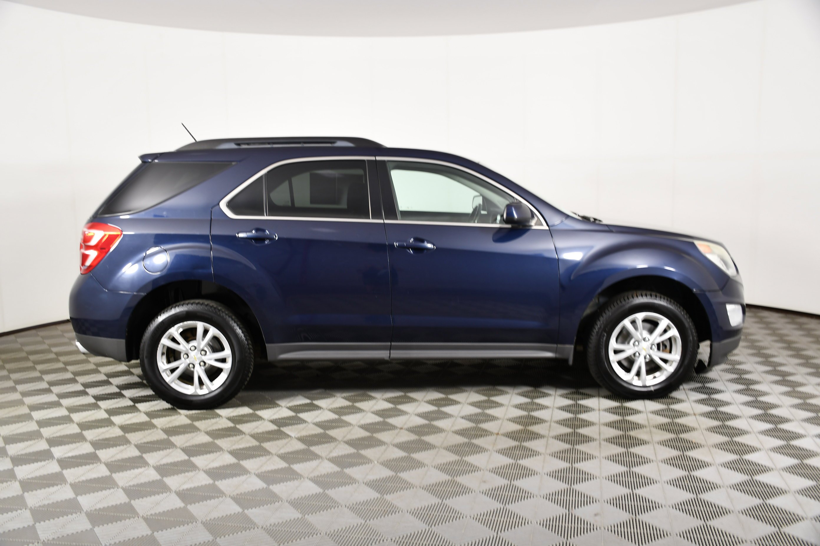 Used 2016 Blue Velvet Metallic Chevrolet LT image 5