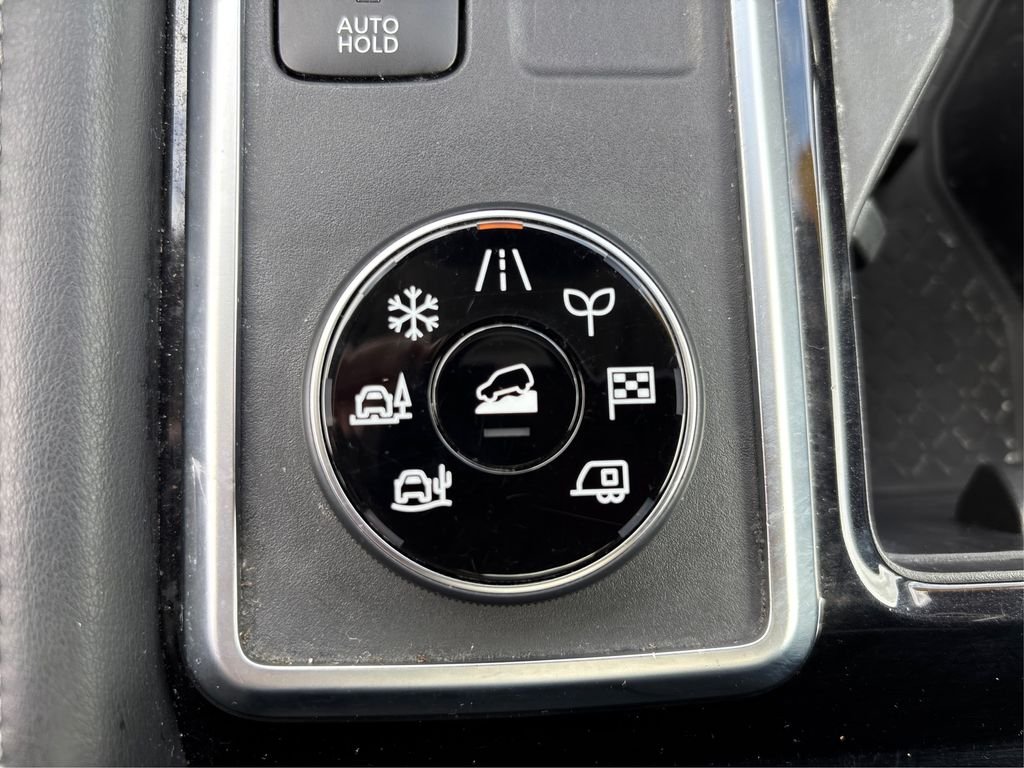 Used 2023 Silver Nissan SL image 39