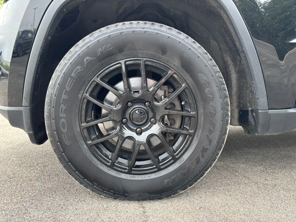 Used 2020 Black Jeep Laredo image 11