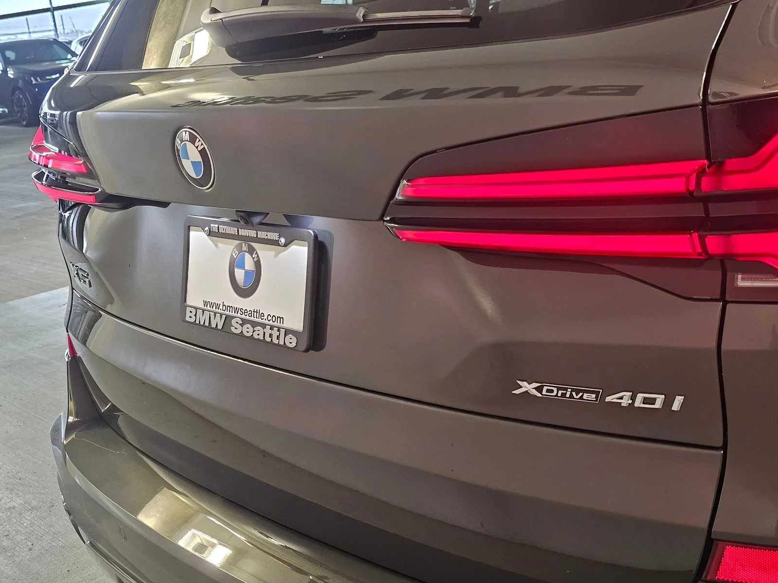 New 2026 Dravit Grey Metallic BMW xDrive40i image 7