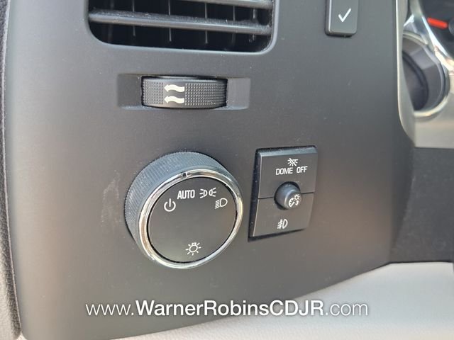Used 2013 Silver GMC SLE image 31