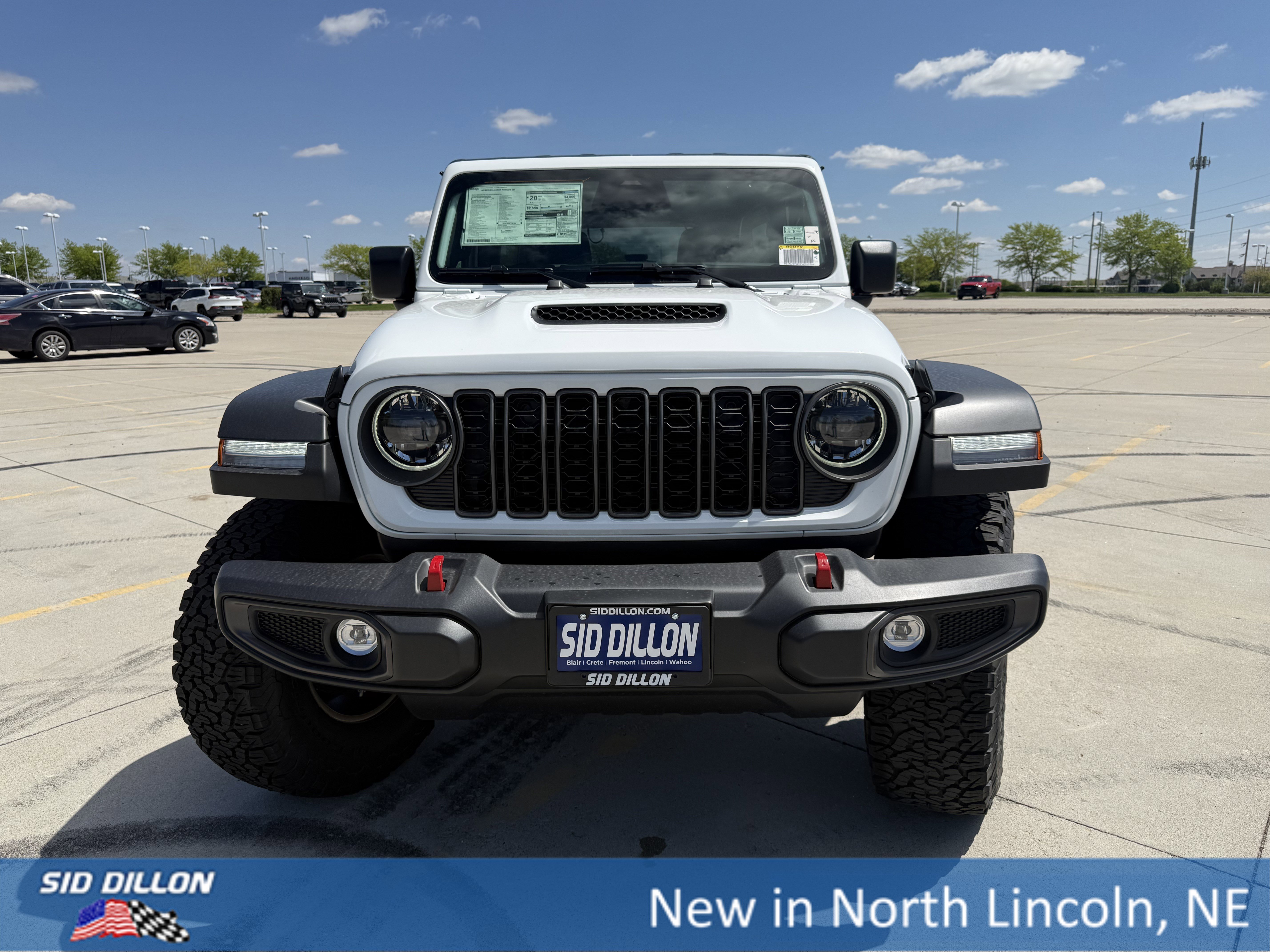 New 2026 Bright White Clear-Coat Exterior Paint Jeep Rubicon image 3